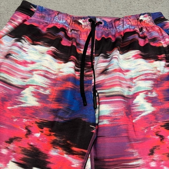 Lululemon Jet Crop (Slim) *Luxtreme Pigment Wind White Multi Size 6 - Picture 3 of 12